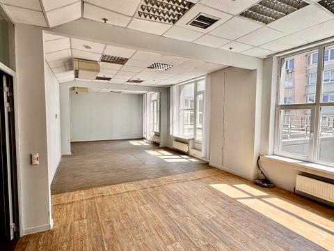 комерційна за адресою Раїси Окіпної вул., 8