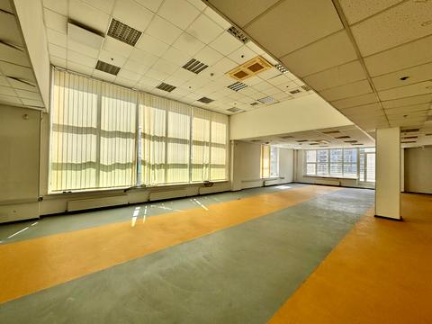 комерційна за адресою Раїси Окіпної вул., 8