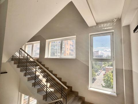 комерційна за адресою Раїси Окіпної вул., 8