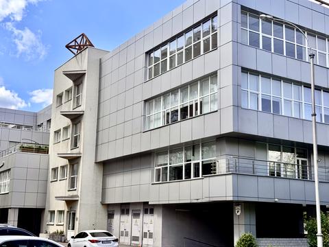 комерційна за адресою Раїси Окіпної вул., 8