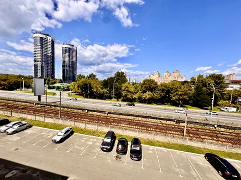 комерційна за адресою Раїси Окіпної вул., 8