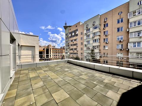 комерційна за адресою Раїси Окіпної вул., 8