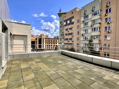 комерційна за адресою Раїси Окіпної вул., 8