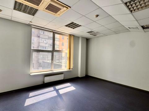 комерційна за адресою Раїси Окіпної вул., 8