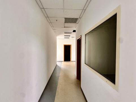 комерційна за адресою Раїси Окіпної вул., 8