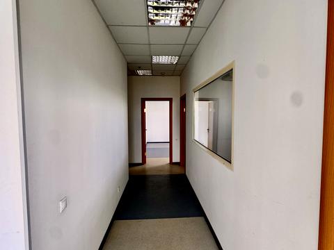 комерційна за адресою Раїси Окіпної вул., 8