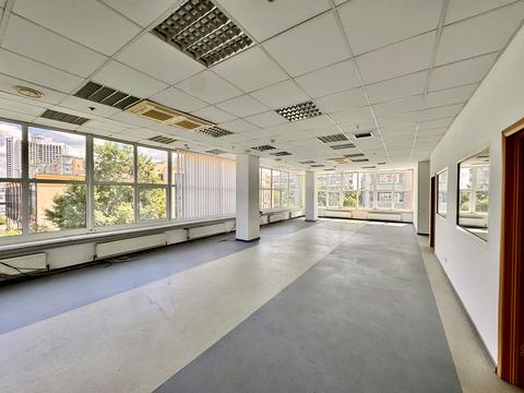 комерційна за адресою Раїси Окіпної вул., 8