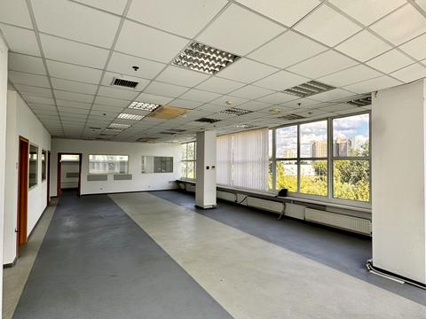 комерційна за адресою Раїси Окіпної вул., 8