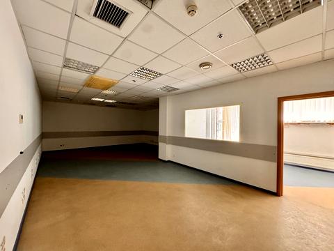 комерційна за адресою Раїси Окіпної вул., 8