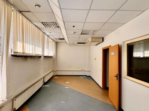 комерційна за адресою Раїси Окіпної вул., 8