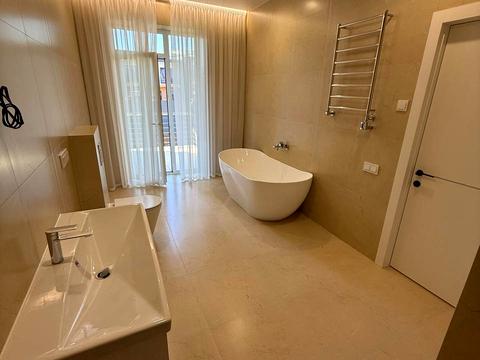 будинок за адресою с. Лісові Гринівці, Яблунева