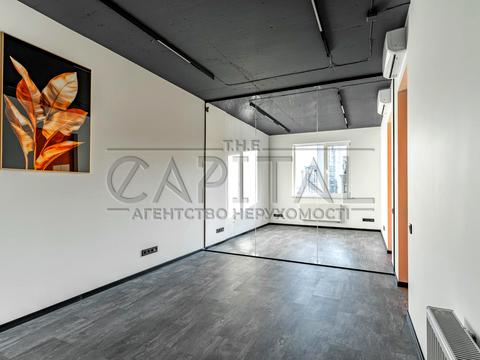 комерційна за адресою Андрія Верхогляда вул. (Михайла Драгомирова), 14-А