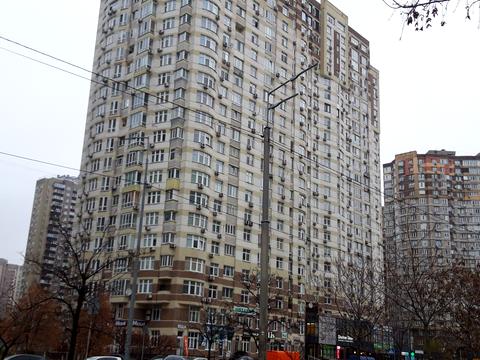 квартира за адресою Анни Ахматової вул., 22