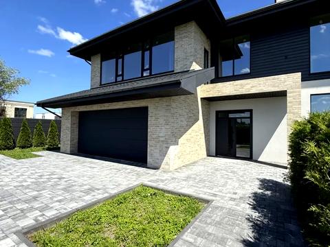 будинок за адресою Вишнева вул.