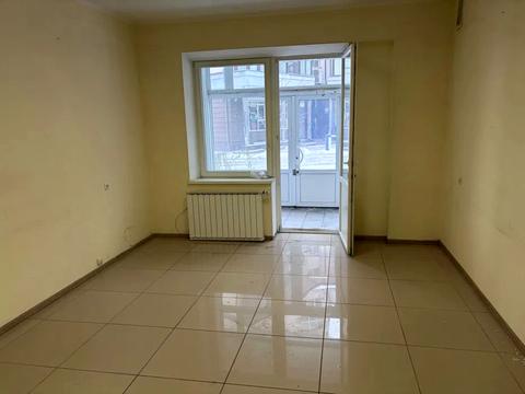 комерційна за адресою Володимира Івасюка просп. (Героїв Сталінграду), 6