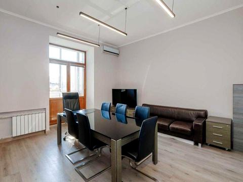 комерційна за адресою Хрещатик вул. (Kreschatic), 15