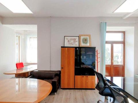 комерційна за адресою Хрещатик вул. (Kreschatic), 15