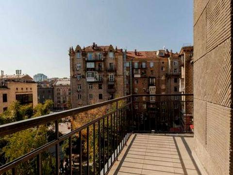 комерційна за адресою Хрещатик вул. (Kreschatic), 15