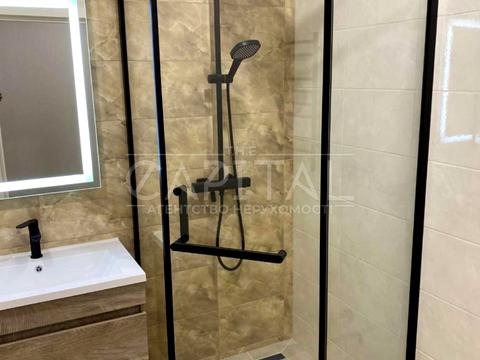 комерційна за адресою Кирилівська вул. (Фрунзе), 37-А