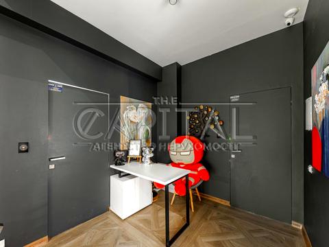 комерційна за адресою Болсуновська вул. (Сергія Струтинського), 4