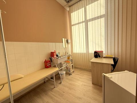 комерційна за адресою Срібнокільська вул., 12