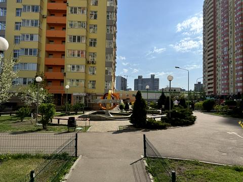 квартира за адресою Сім'ї Кульженків вул. (Петра Дегтяренка), 37