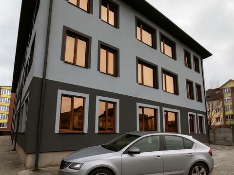 комерційна за адресою Дорошенка вул., 9