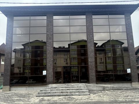 комерційна за адресою Дорошенка вул., 9