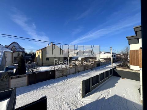 будинок за адресою Віктора Макогона вул.