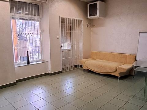 комерційна за адресою Августина Волошина вул., 24