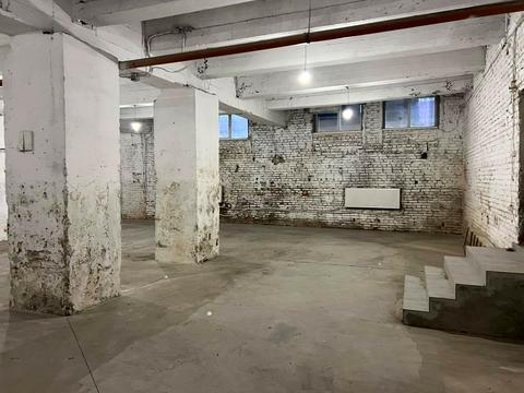 коммерческая по адресу Б.Хмельницького, 106