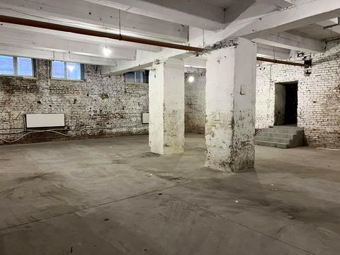 коммерческая по адресу Б.Хмельницького, 106