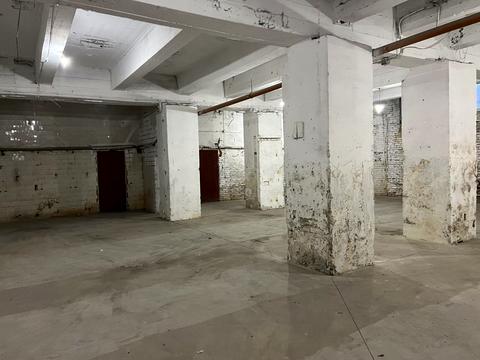 коммерческая по адресу Б.Хмельницького, 106