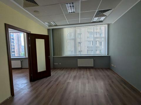 комерційна за адресою Дмитрівська вул., 92/94