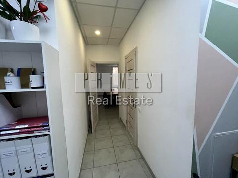 комерційна за адресою Регенераторна вул., 4 к3