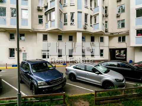 комерційна за адресою Київ, Миколи Міхновського бульв. (Дружби народів), 14-16