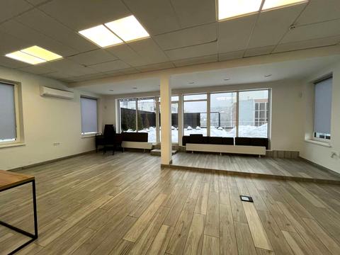 комерційна за адресою Угорська вул., 14д