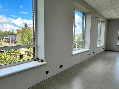 комерційна за адресою Центральна, 65