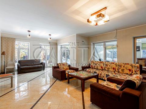 будинок за адресою Набережна вул.