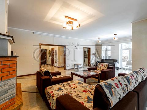 будинок за адресою Набережна вул.