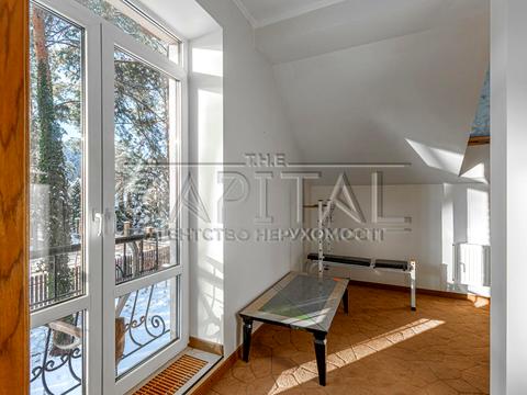 будинок за адресою Набережна вул.