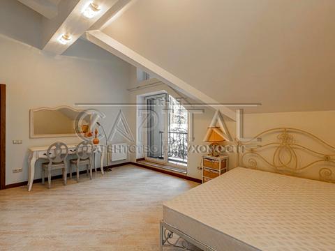 будинок за адресою Набережна вул.