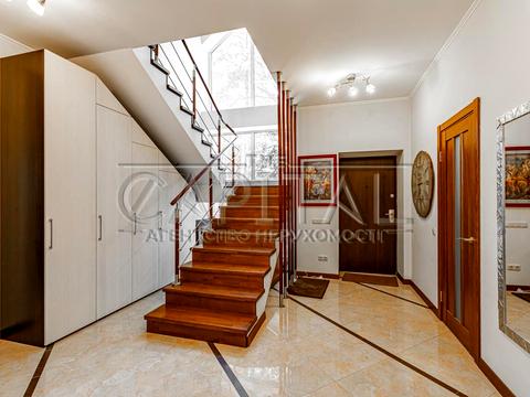 будинок за адресою Набережна вул.