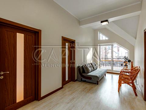 будинок за адресою Набережна вул.