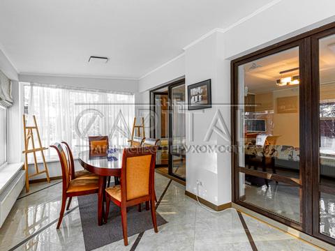 будинок за адресою Набережна вул.