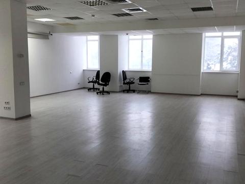 комерційна за адресою Леся Курбаса просп., 2Г