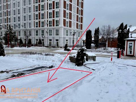 паркомісце за адресою Паркова, 1