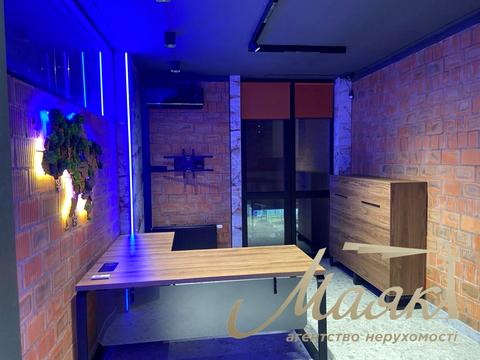 комерційна за адресою Джона Маккейна вул. (Івана Кудрі), 1