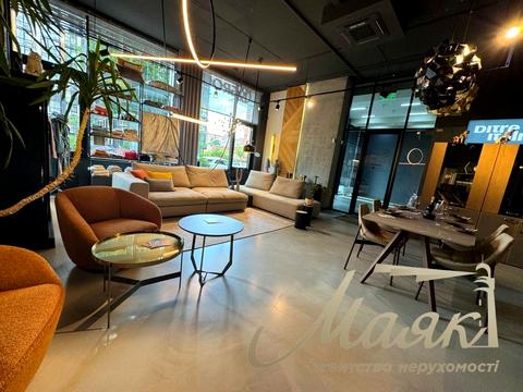 комерційна за адресою Предславинська вул., 53