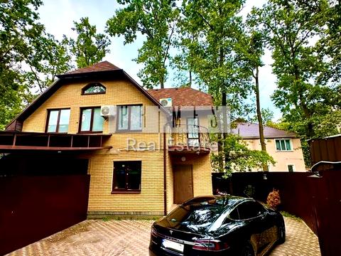 будинок за адресою Поезії вул. (Грибоєдова)